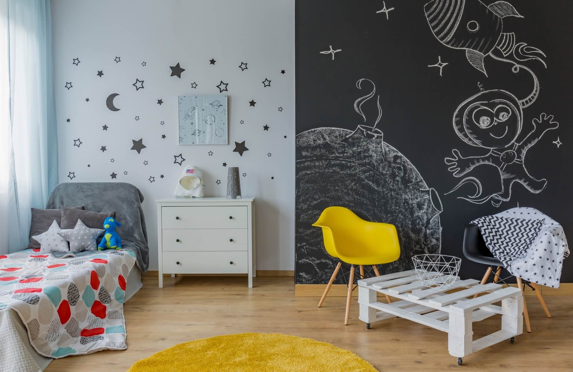 Perete finisat cu Vopsea Tablă de Scris — efect decorativ Fox Dekorator